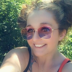 Meet your Posher, Megan